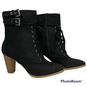 NWOT Gap Heeled Lace Up Boots Size 8.5